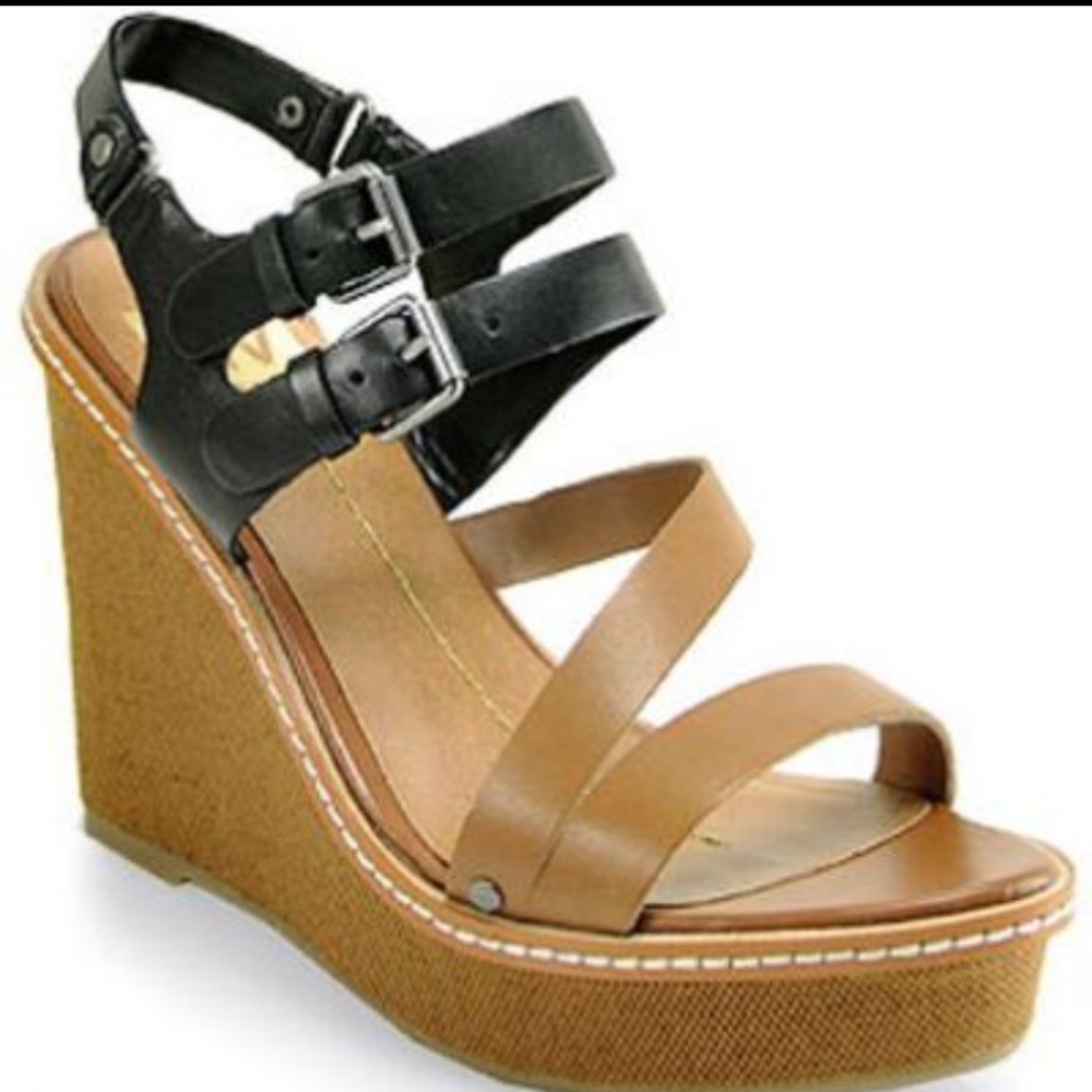 DOLCE VITA neutral wedge